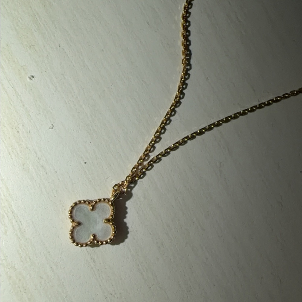 Van Cleef Authentic Sweet Alhambra